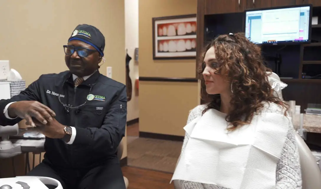 Lawrenceville dentist Dr. Houenou providing dental care